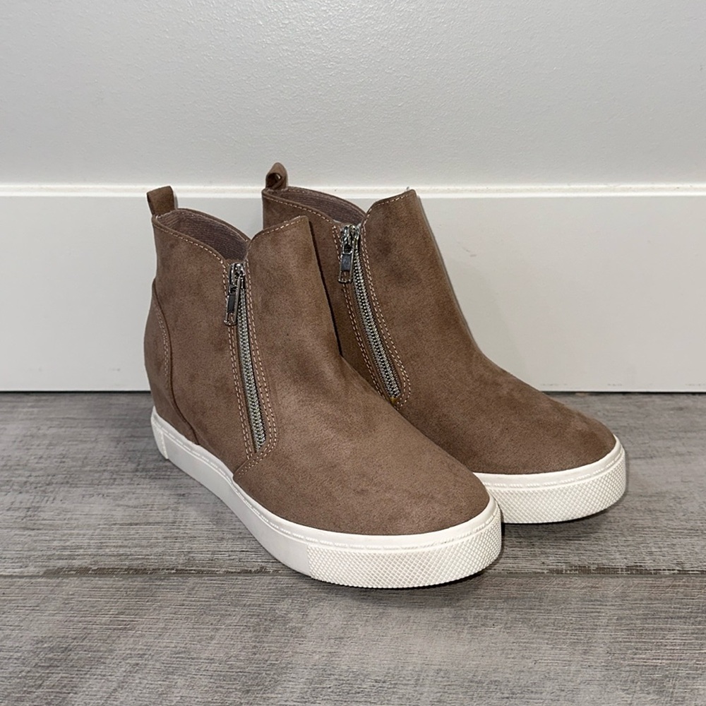 Girls Steve Madden Caliber Taupe Sneaker
